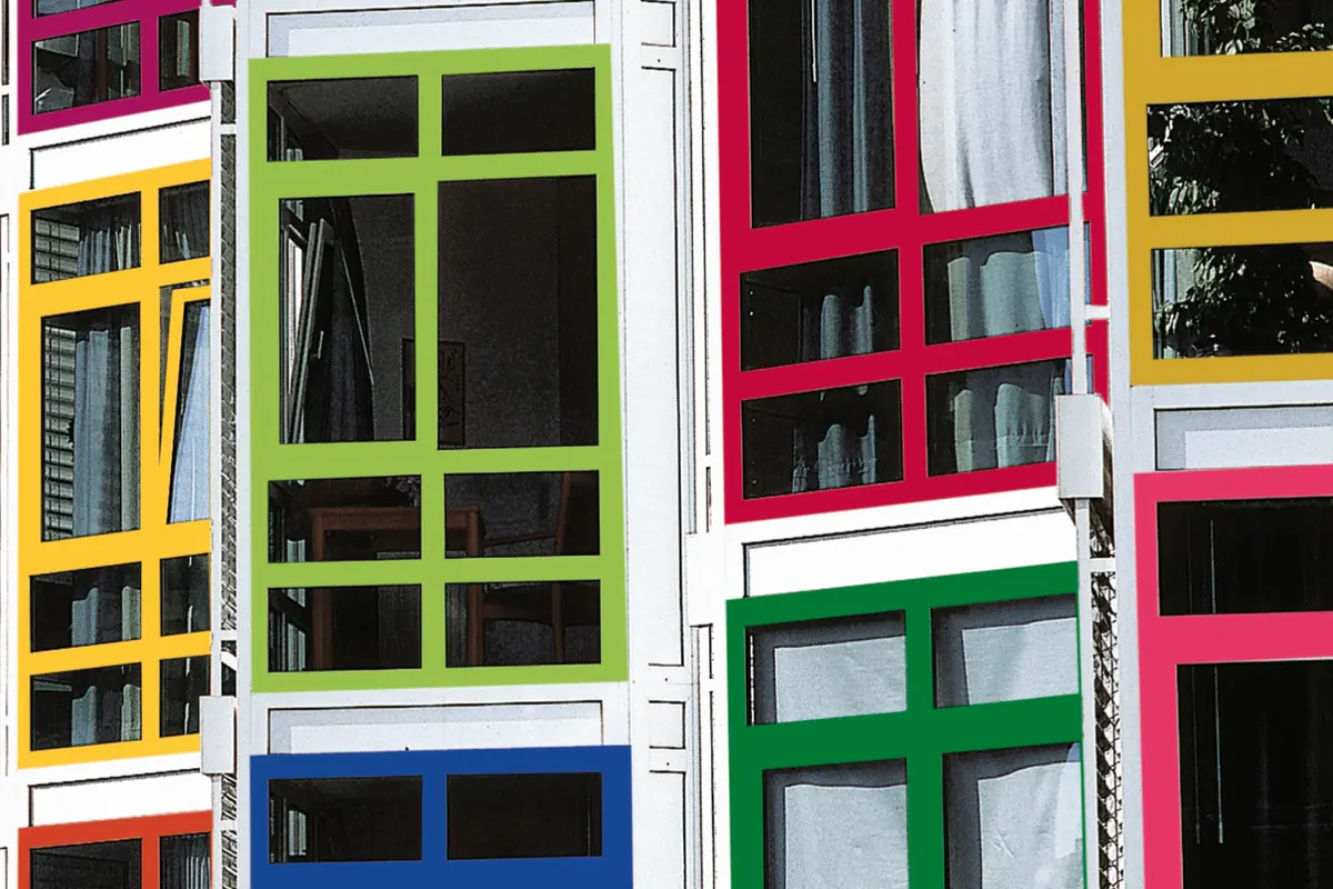 Muestrario de acabados. El color y la textura son independientes del material estructural: los mismos tonos existen en PVC, en híbrido y en aluminio lacado.