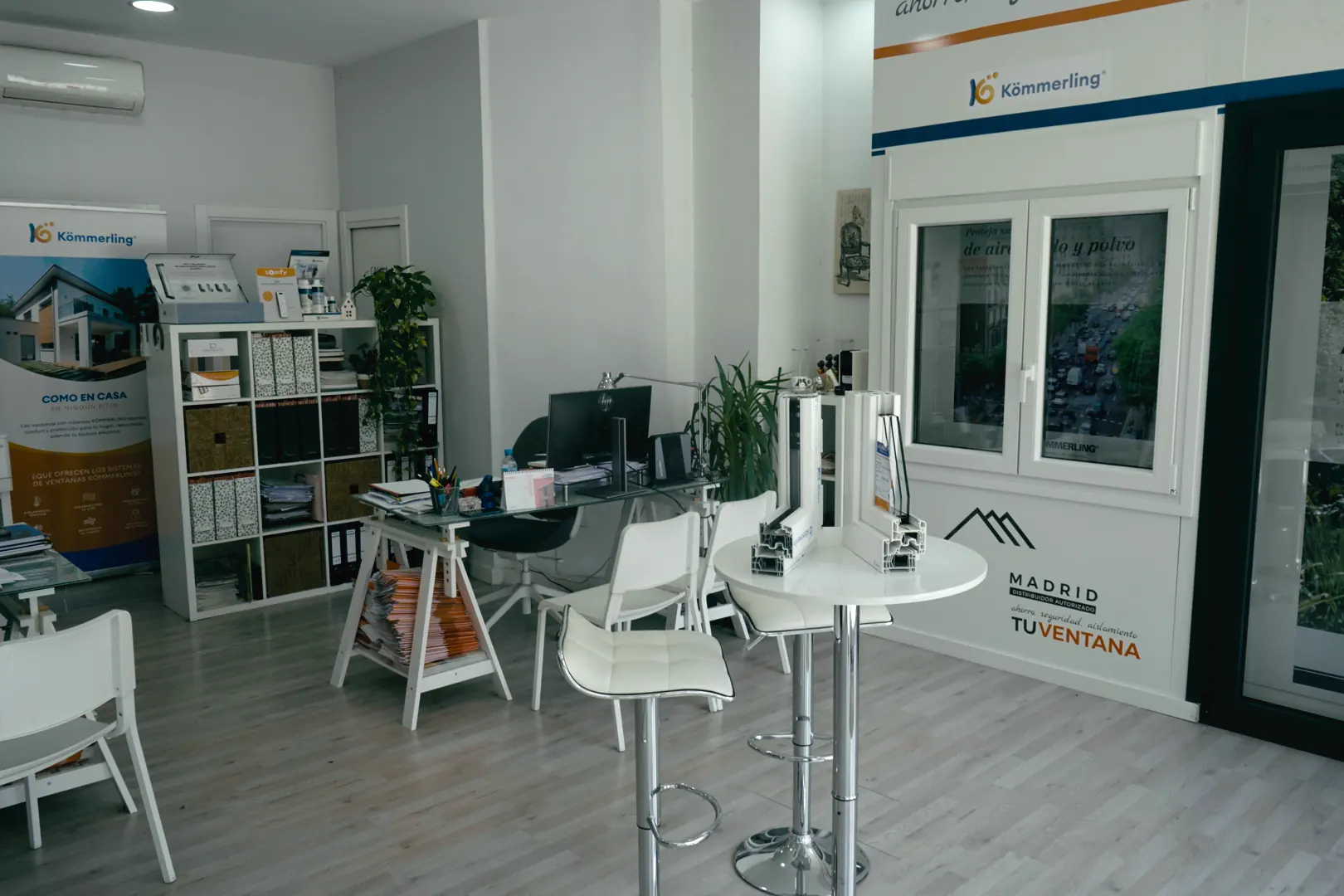 Desk at the Tu Ventana Madrid shop, with window samples on display